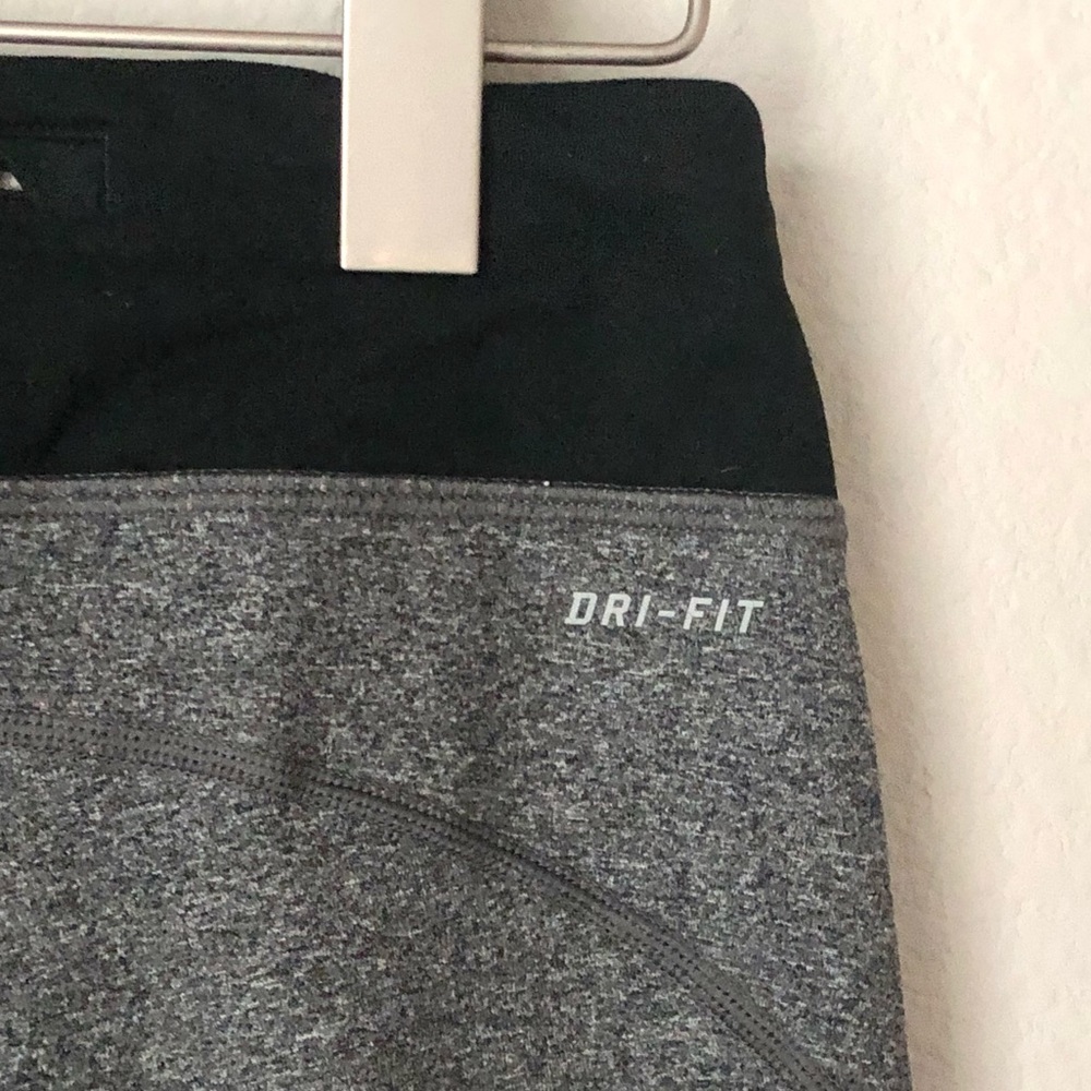 \Nike\• Dri-Fit Soul Cycle Cropped Leggings - Picture 11 of 16